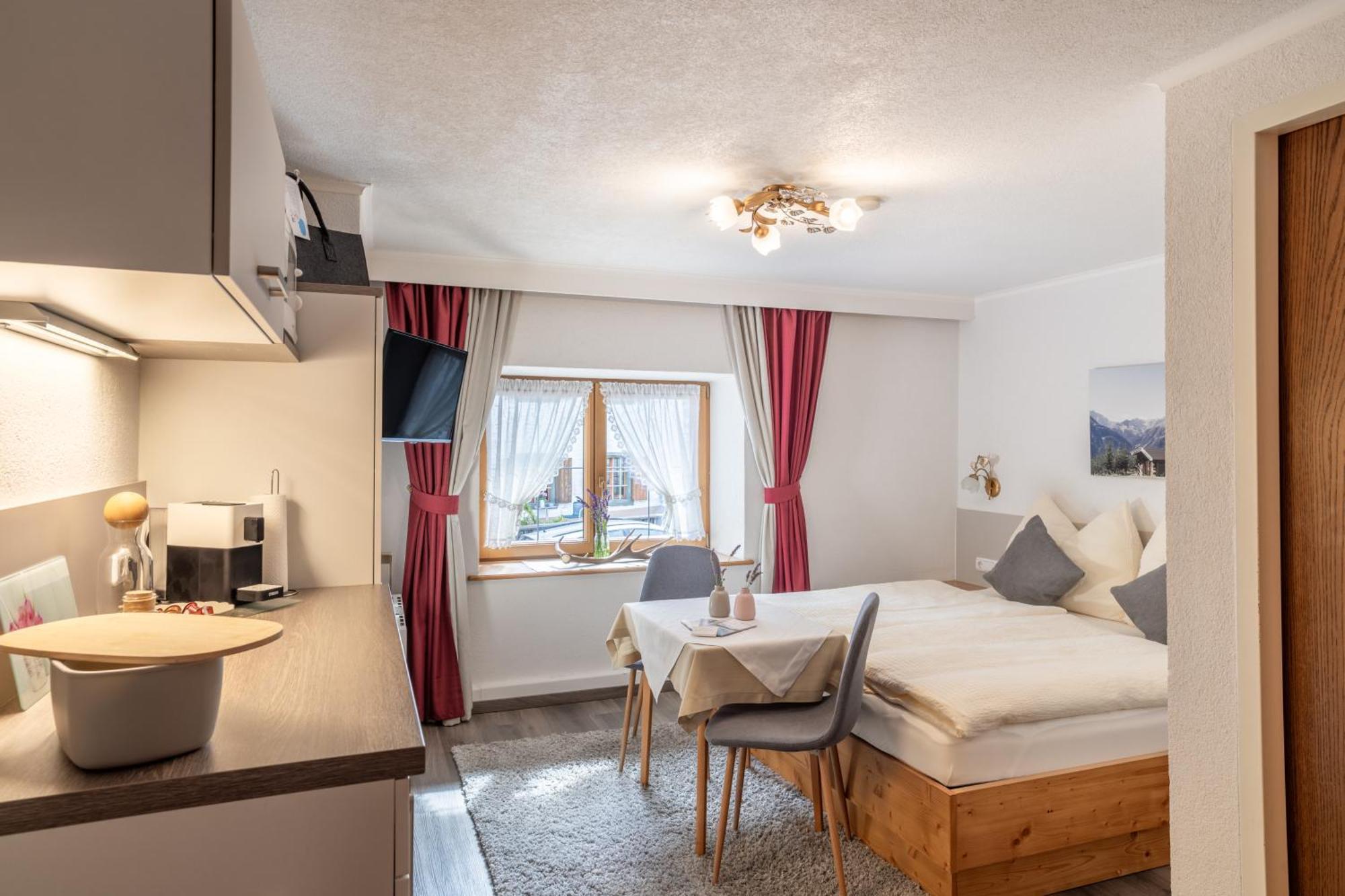 Landhaus Schmidt Elbigenalp Kamer foto